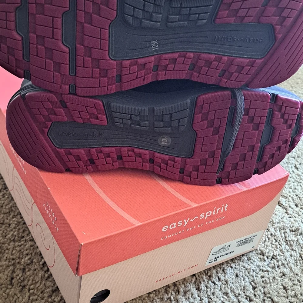 Easy Sprit Womens Skyview Water Resitant shoes NWT